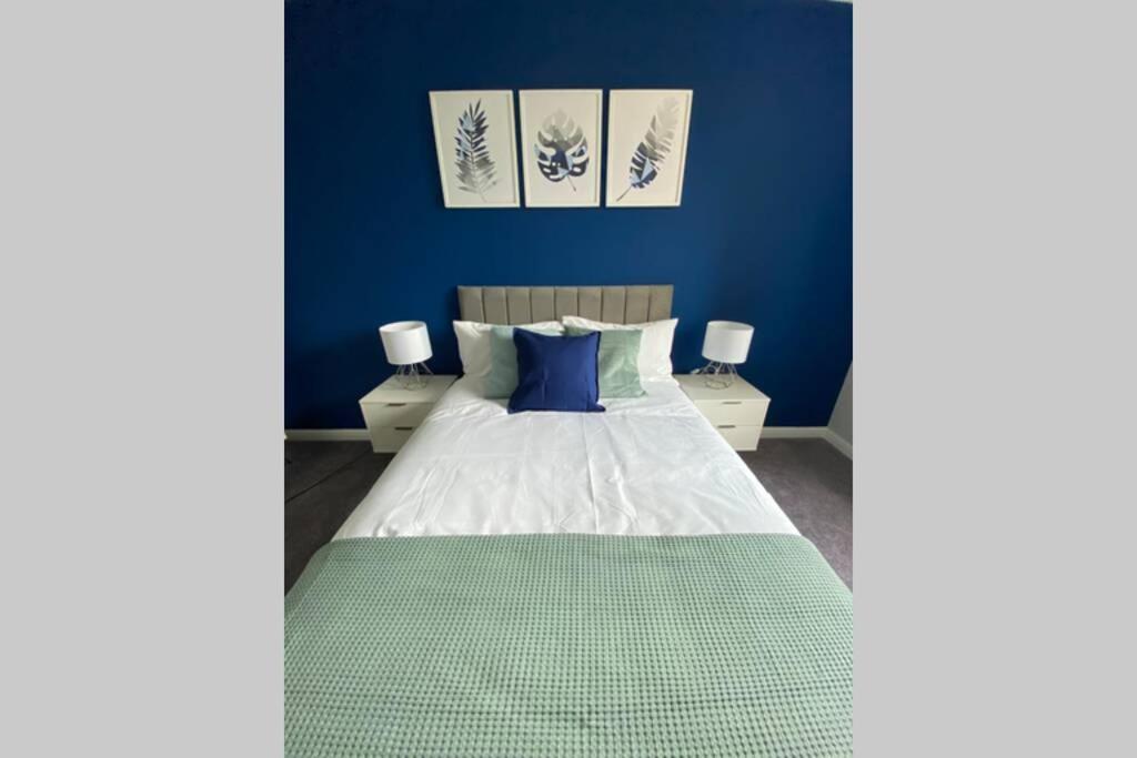 Stunning 2 Bedroom River View Apartment Perth Esterno foto