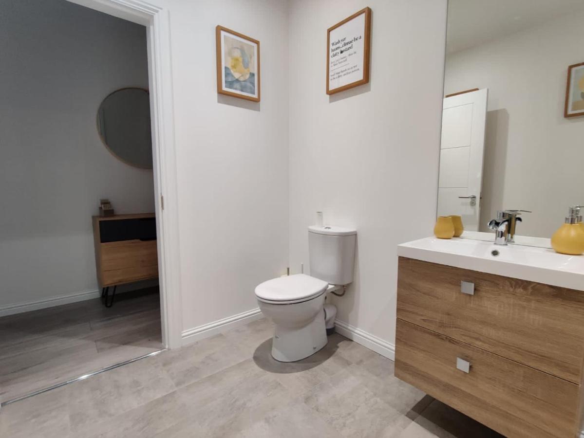 Stunning 2 Bedroom River View Apartment Perth Esterno foto