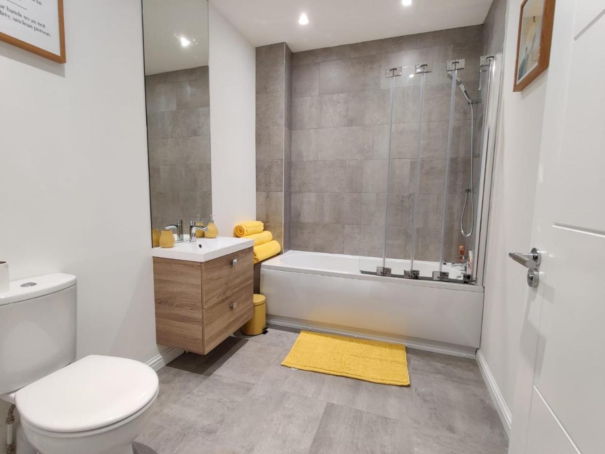 Stunning 2 Bedroom River View Apartment Perth Esterno foto