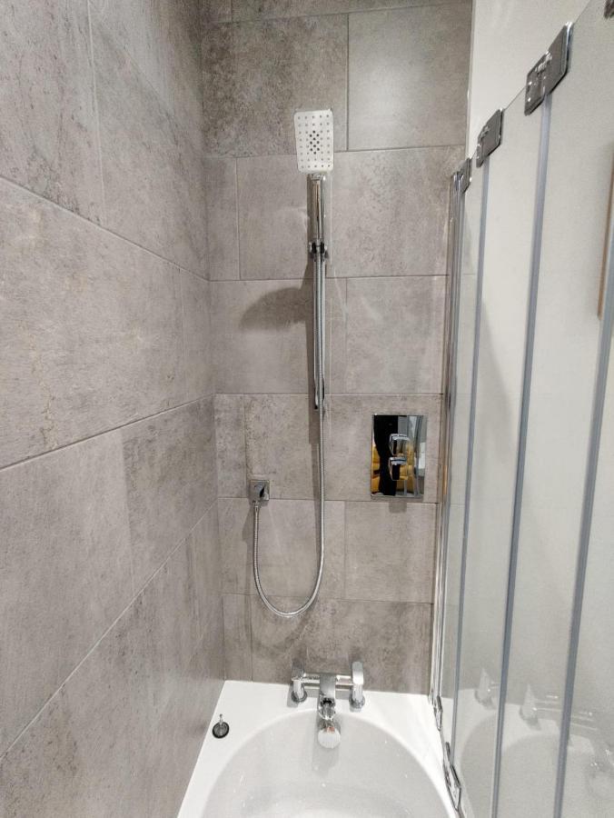 Stunning 2 Bedroom River View Apartment Perth Esterno foto